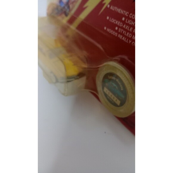 Johnny Lightning The Challengers Custom Mustang Yellow 1:64 Series 3 - Picture 4 of 7